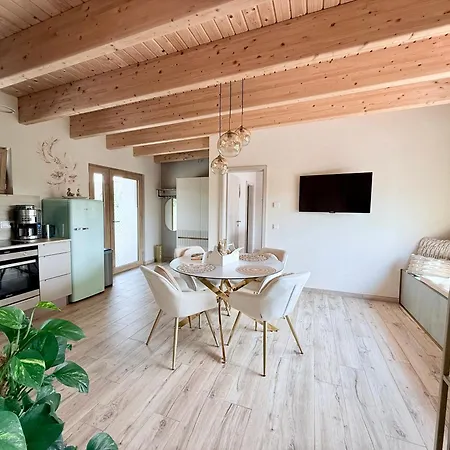 Appartement Schaefers - Ihr Wohlfuehlort - Hochwertige Ausstattung, Naturgrundstueck Mit Bachlauf, Terrassen, Wlan, Parken - An 2 Seen Bei Leipzig *