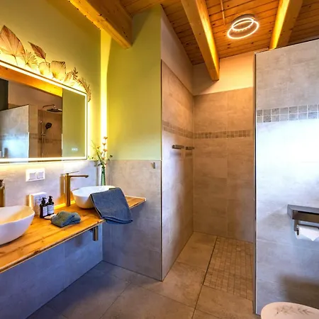 Appartement Schaefers - Ihr Wohlfuehlort - Hochwertige Ausstattung, Naturgrundstueck Mit Bachlauf, Terrassen, Wlan, Parken - An 2 Seen Bei Leipzig Grosspoesna