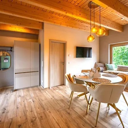 Appartement Schaefers - Ihr Wohlfuehlort - Hochwertige Ausstattung, Naturgrundstueck Mit Bachlauf, Terrassen, Wlan, Parken - An 2 Seen Bei Leipzig Grosspoesna