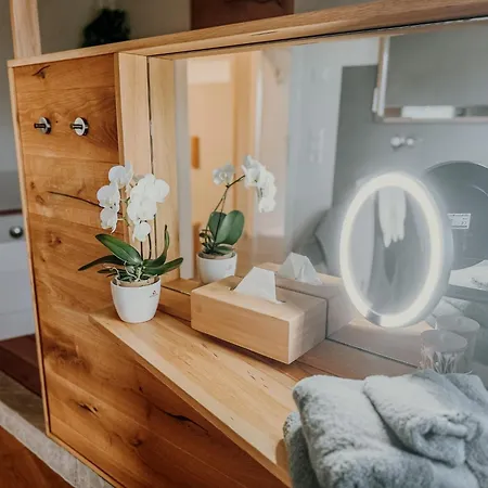 Apartamento Schäfers - Ihr Wohlfühlort - Hochwertige Ausstattung, Naturgrundstück Mit Bachlauf, Terrassen, Wlan, Parken - An 2 Seen Bei Leipzig *