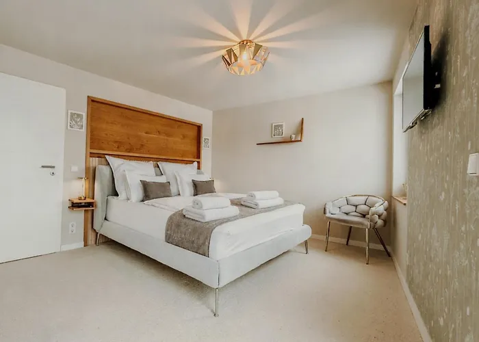 شقة Schaefers - Ihr Wohlfuehlort - Hochwertige Ausstattung, Naturgrundstueck Mit Bachlauf, Terrassen, Wlan, Parken - An 2 Seen Bei Leipzig