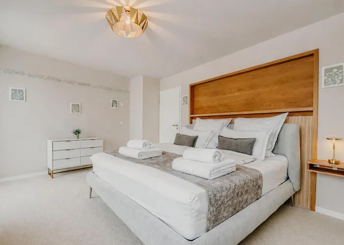 شقة Schaefers - Ihr Wohlfuehlort - Hochwertige Ausstattung, Naturgrundstueck Mit Bachlauf, Terrassen, Wlan, Parken - An 2 Seen Bei Leipzig *