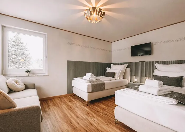 Schaefers - Ihr Wohlfuehlort - Hochwertige Ausstattung, Naturgrundstueck Mit Bachlauf, Terrassen, Wlan, Parken - An 2 Seen Bei Leipzig