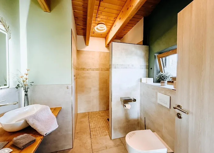 Schaefers - Ihr Wohlfuehlort - Hochwertige Ausstattung, Naturgrundstueck Mit Bachlauf, Terrassen, Wlan, Parken - An 2 Seen Bei Leipzig *